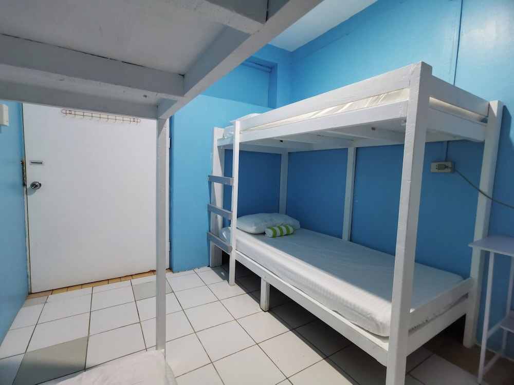 Resort’s Side Hostel near Shangrila