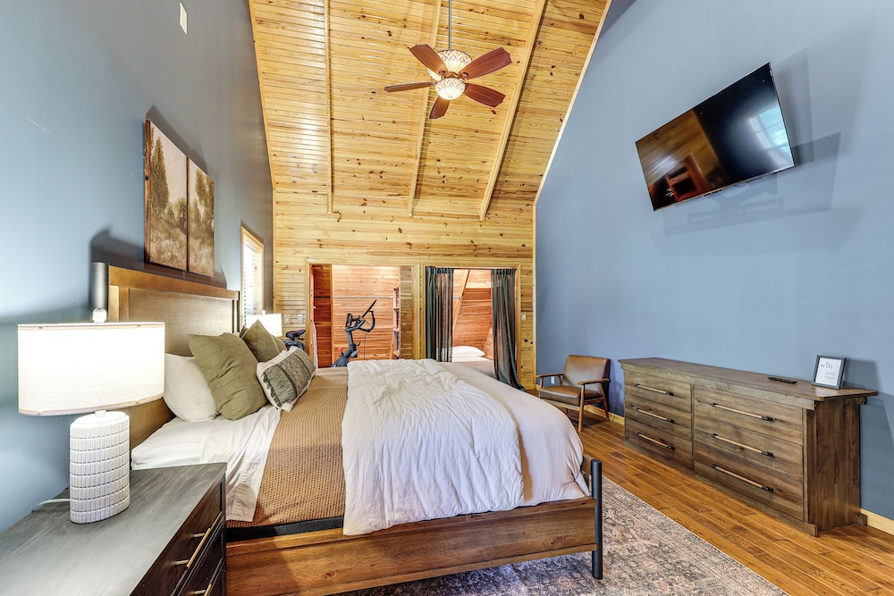 Creek Access, Games: Family-friendly Royal Retreat
