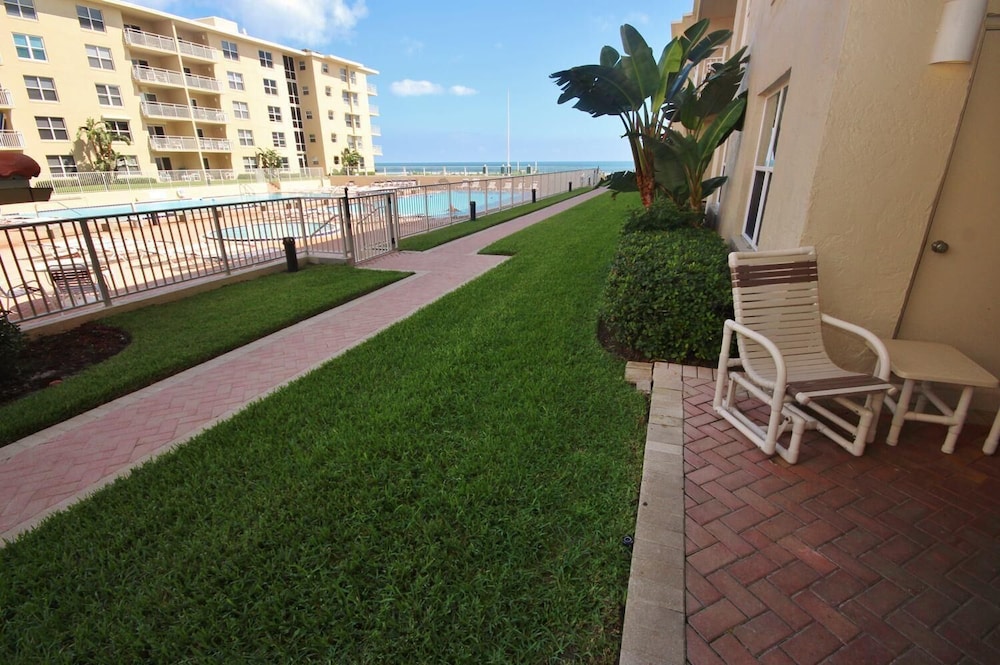 Sea Coast Gardens III 111