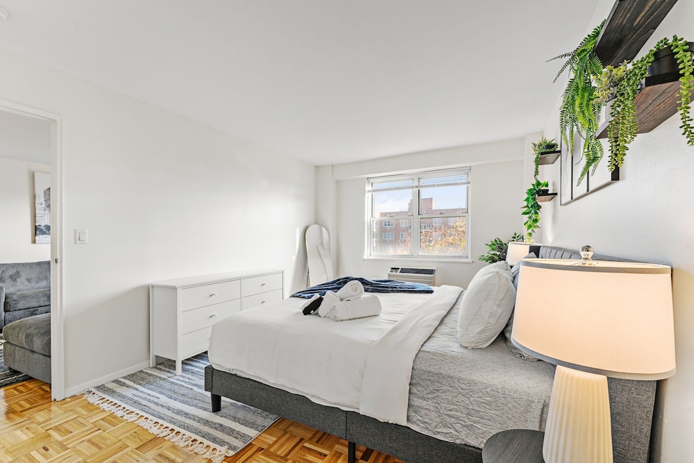 Furnished Apartment Near Longwood