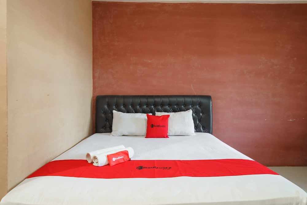 RedDoorz Syariah Hotel Enasti Berastagi view 2
