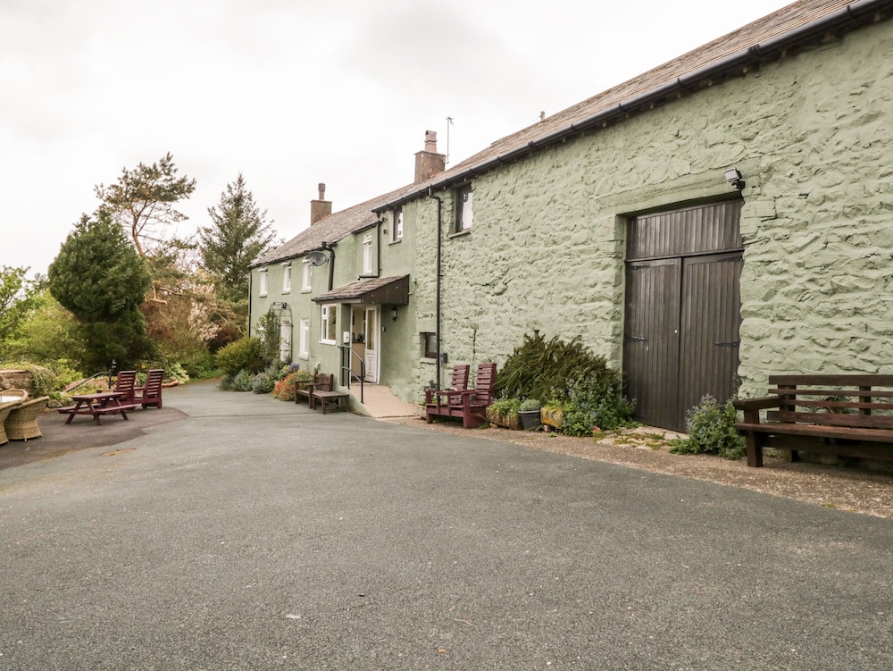 Near Bank Cottage