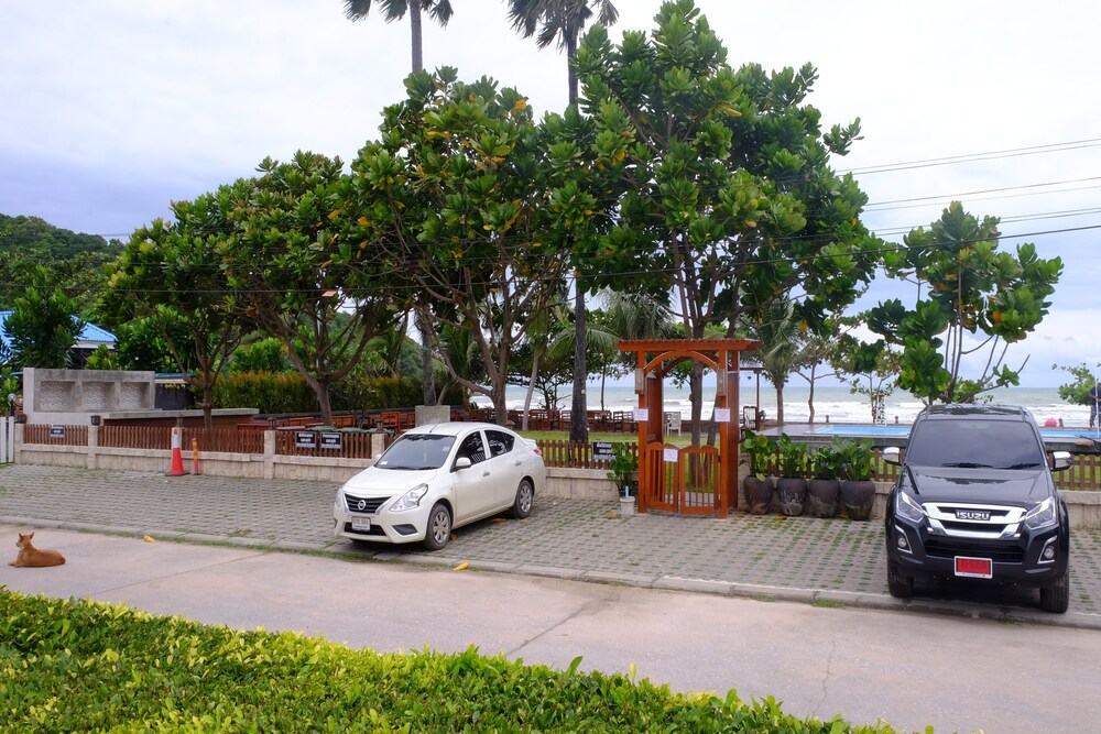 Fah Talay Resort
