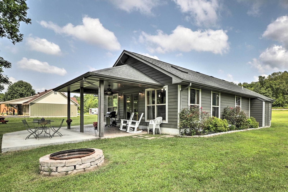 Mountain Home Cottage w/ Deck on White River! view 4