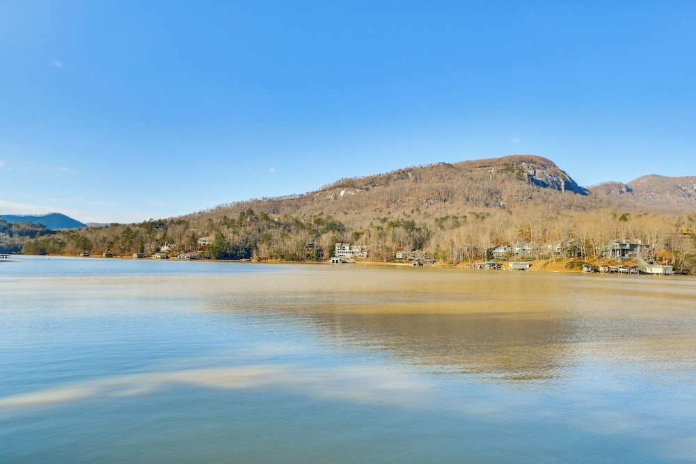 Hot Tub & Lakefront Deck: Cabin in Blue Ridge Mtns