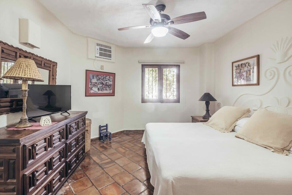 Ocean View 2Br Condo-balcony-beach-pool - 908