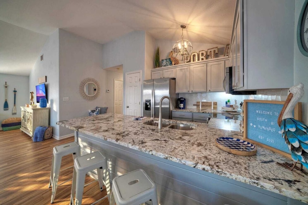 Sleeps 22 2 Homes w/ Private Pool, Game Room, Nature Views 7 BDR Avantstay