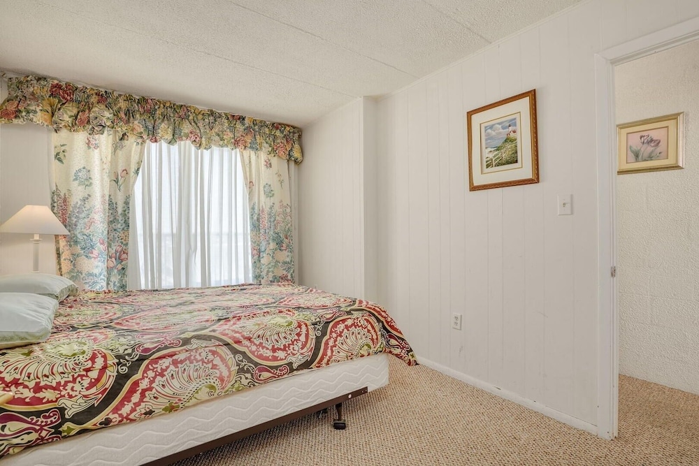Polynesian 502 1 Bedroom Condo by RedAwning view 3