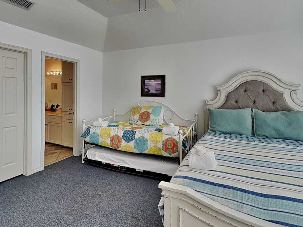Casa de Reyes by Ryson Vacation Rentals