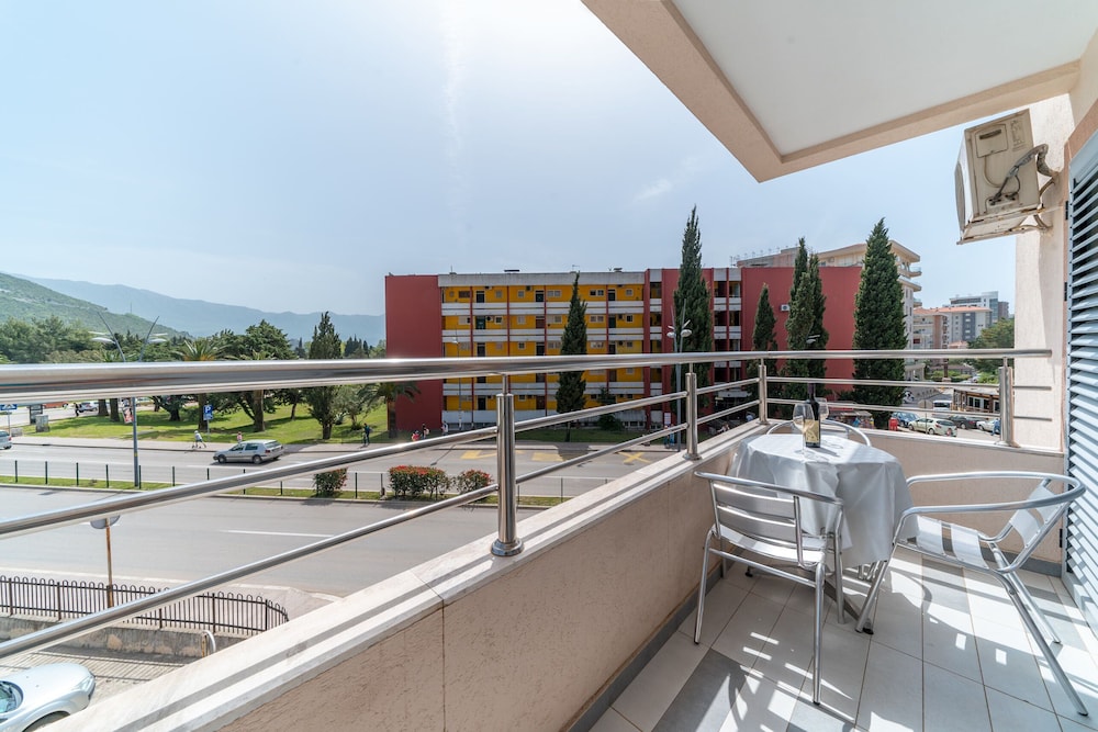 SMS Apartments