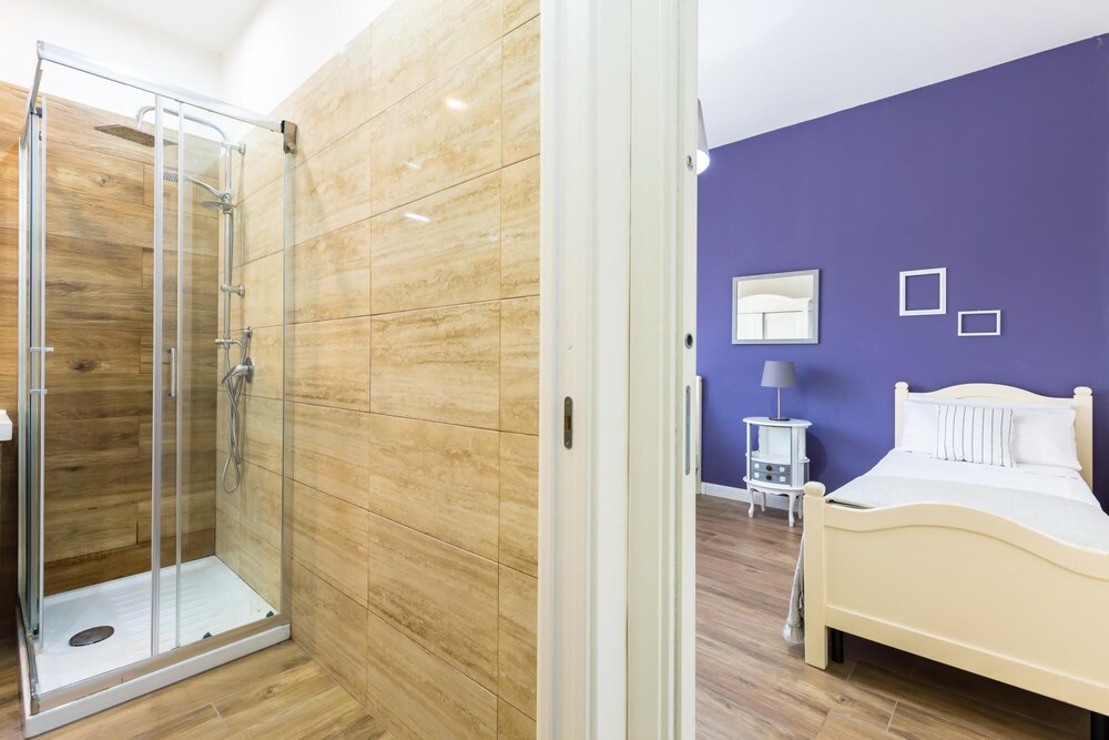 Bright Apartment With Private Parking Space