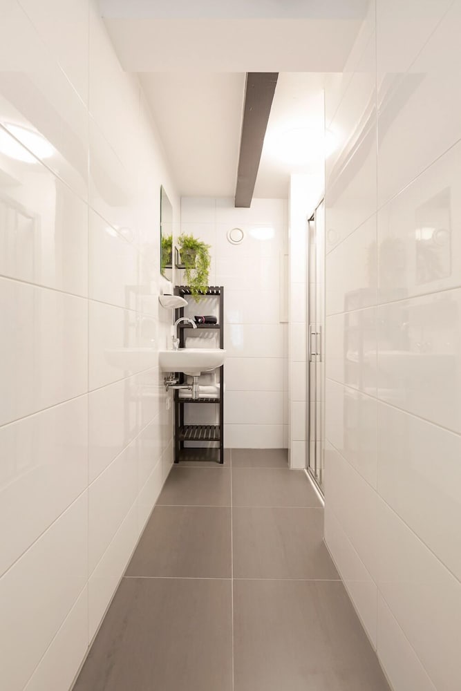 Canal Garden Apartment