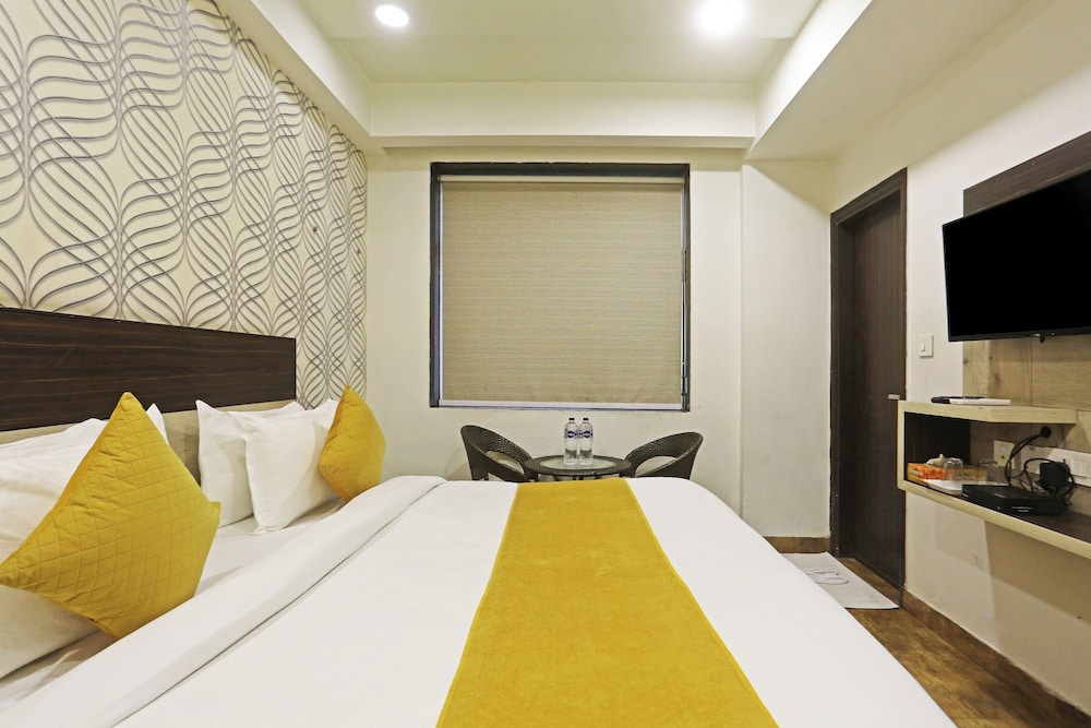 Hotel Aerostar Gold Near Yashobhoomi