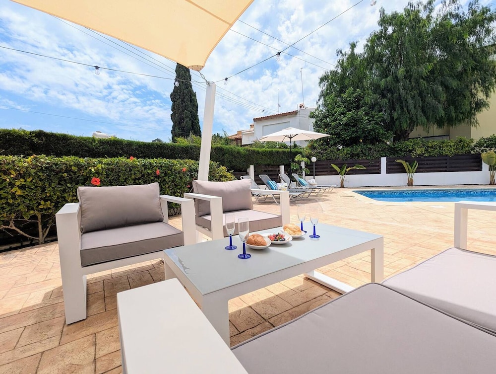 Blue Estia Villa - Pool Wifi Summer Breeze