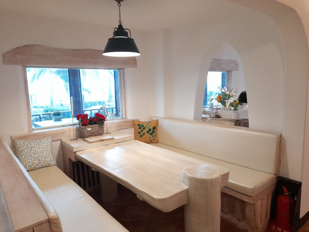 Lime Orange Vill Pension