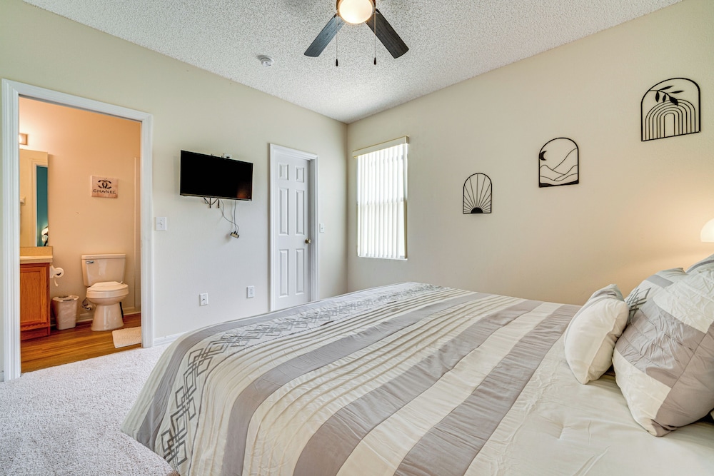 11 Mi to Disney: Home w/ Pool in Davenport!