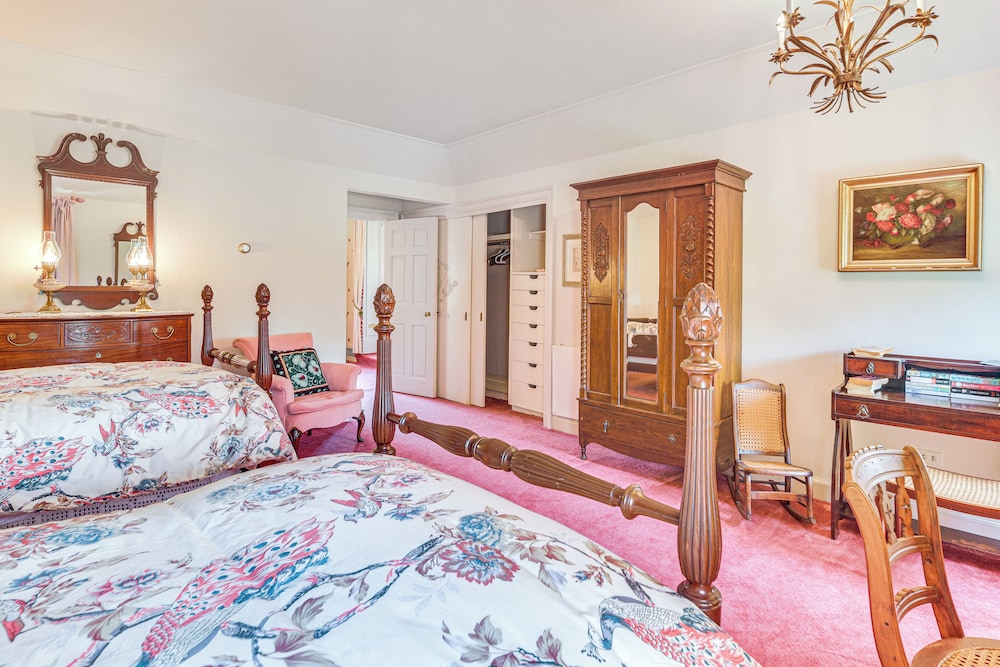 Expansive Retreat on 280 Acres in Lake Placid!