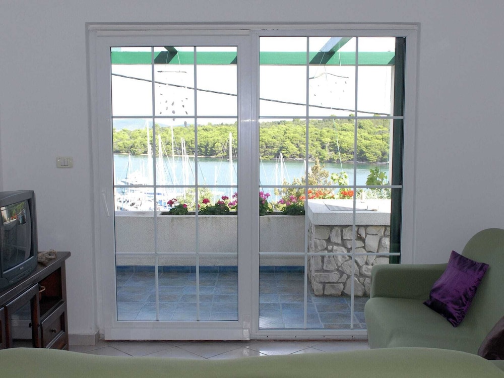 Holiday Home in Veli Rat Near Saharun