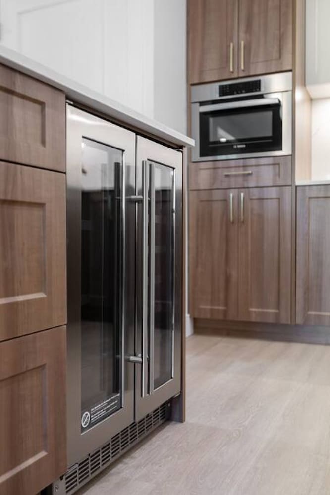 Commercial Drive New 3 Bdrm Home 2 Flex Rooms -5 min to Downtown 22km Seawall