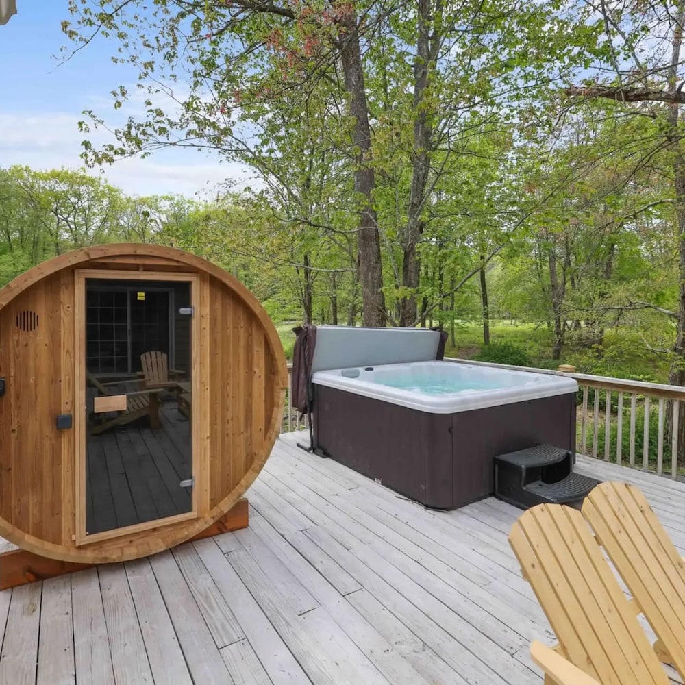 Alpine Escape Hot Tub Sauna BBQ view 4