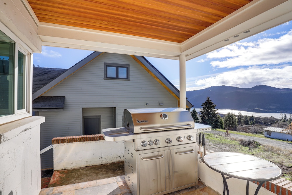 Outdoor Adventurer's Oasis in White Salmon