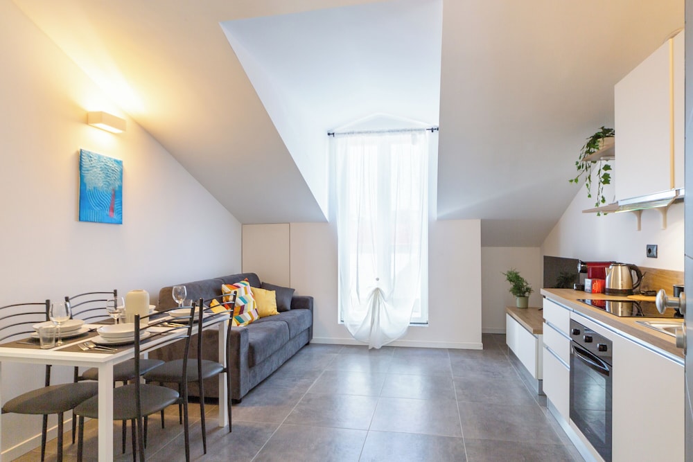 KHL apartments