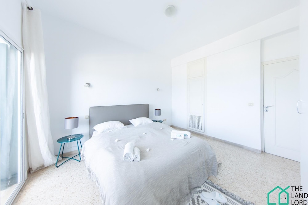 The Perfect View 2bds apt in Heart of Marsa Plage view 5