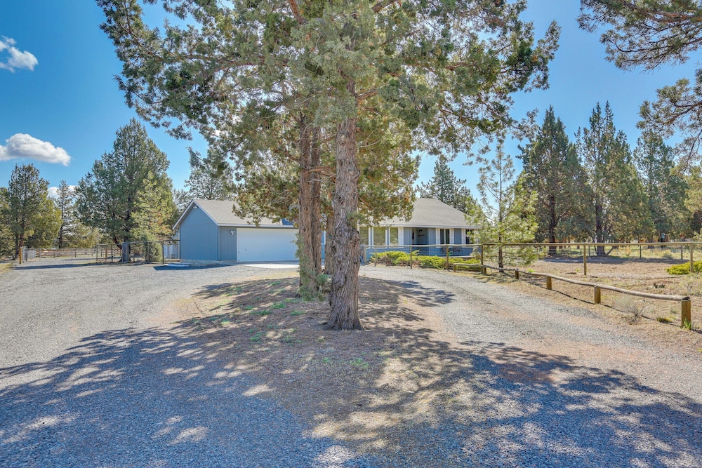 Pickleball Country Retreat in Bend! in Bend, US