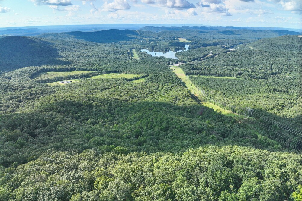 400 Acres on Lavender Mtn: Getaway w/ Hot Tub!