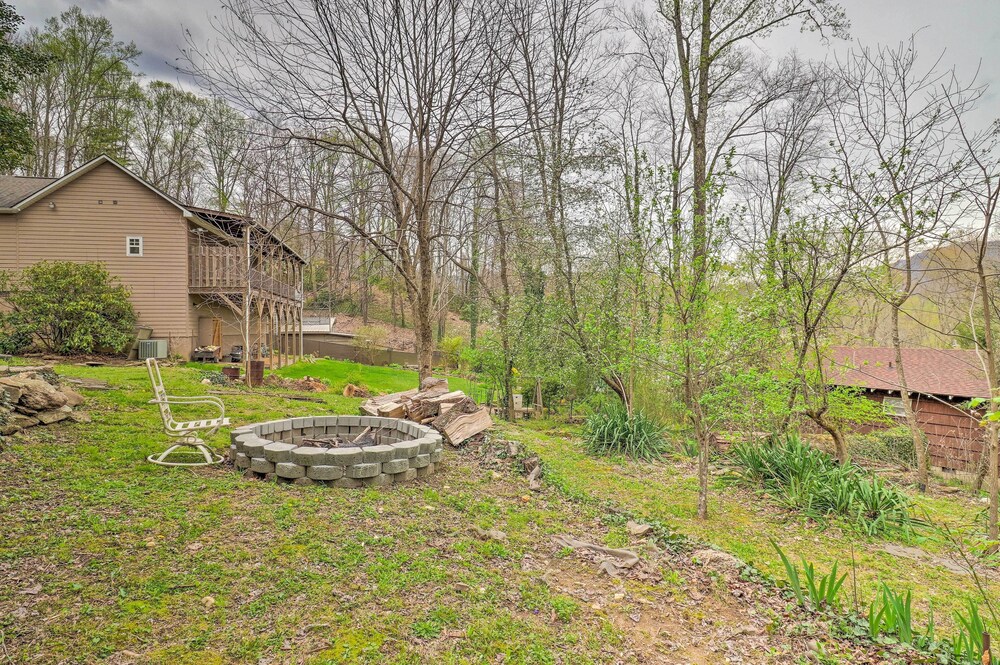 Maggie Valley Retreat With Hot Tub + Fire Pit! view 3