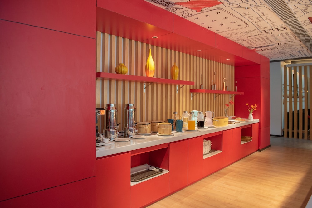 ibis Xinzhou Qiyi Road Hotel