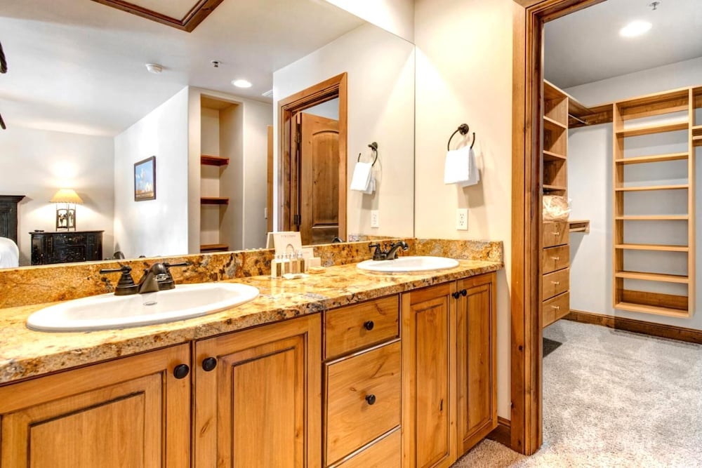 Park City KBM Resorts Walk To Main Street And To Park City Mountain, Hot Tub, On Free Citywide Bus Route 2 Units, 8 Bedrooms Ml-1341