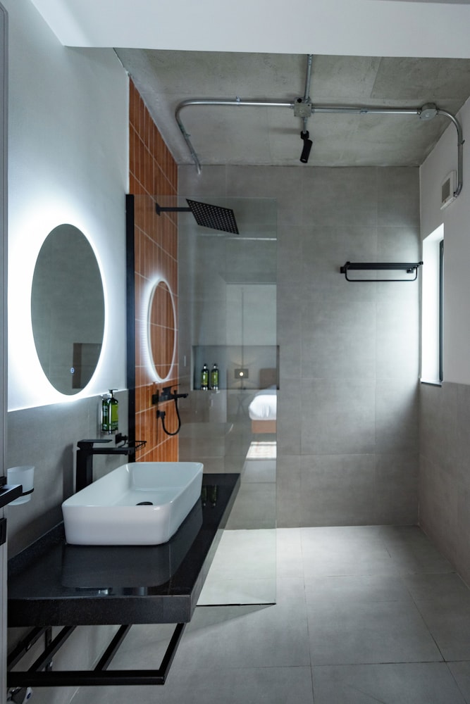 C LIVING 3 - ALMALQA