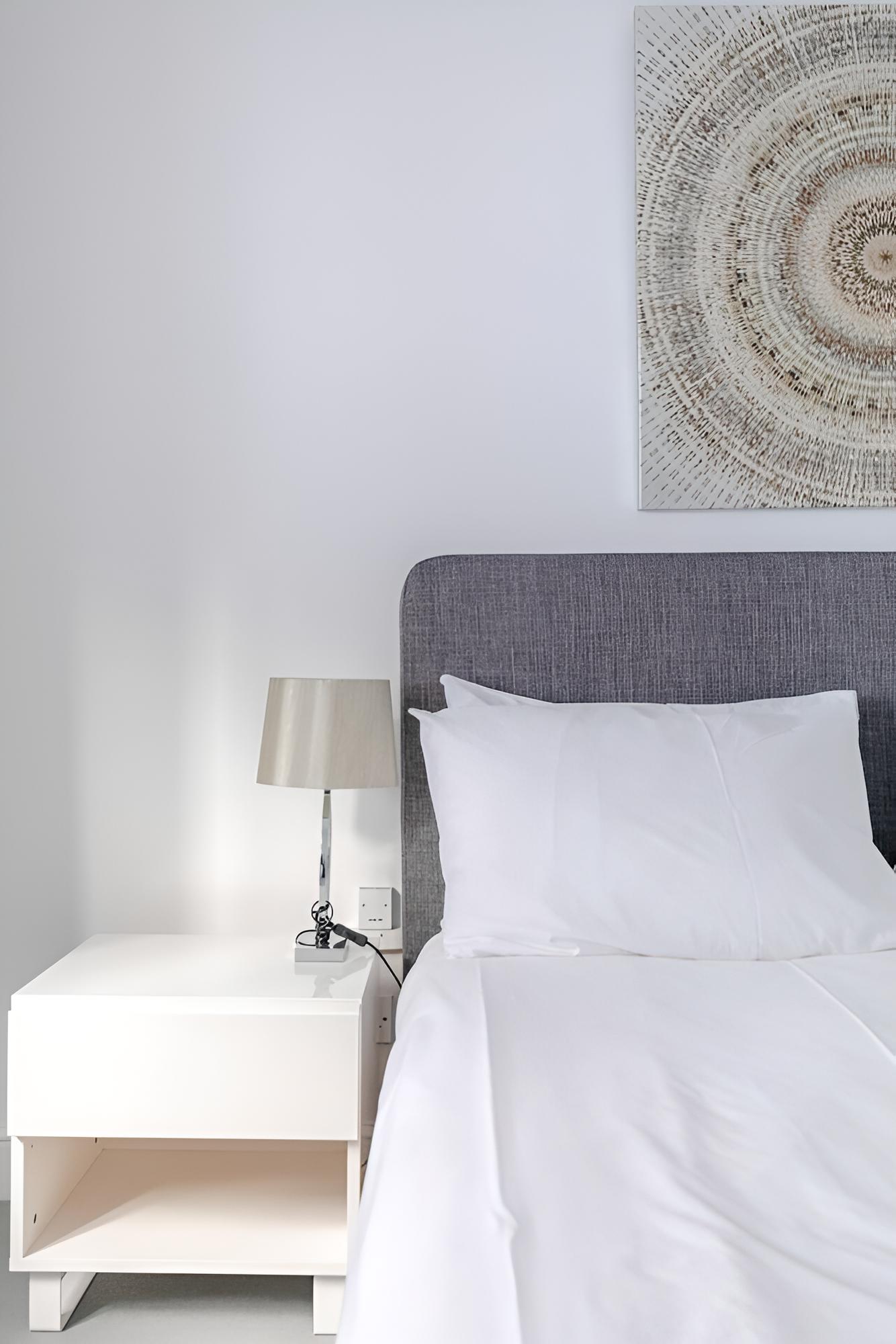 Central & Stylish 2BD Home Near Kensington Gardens