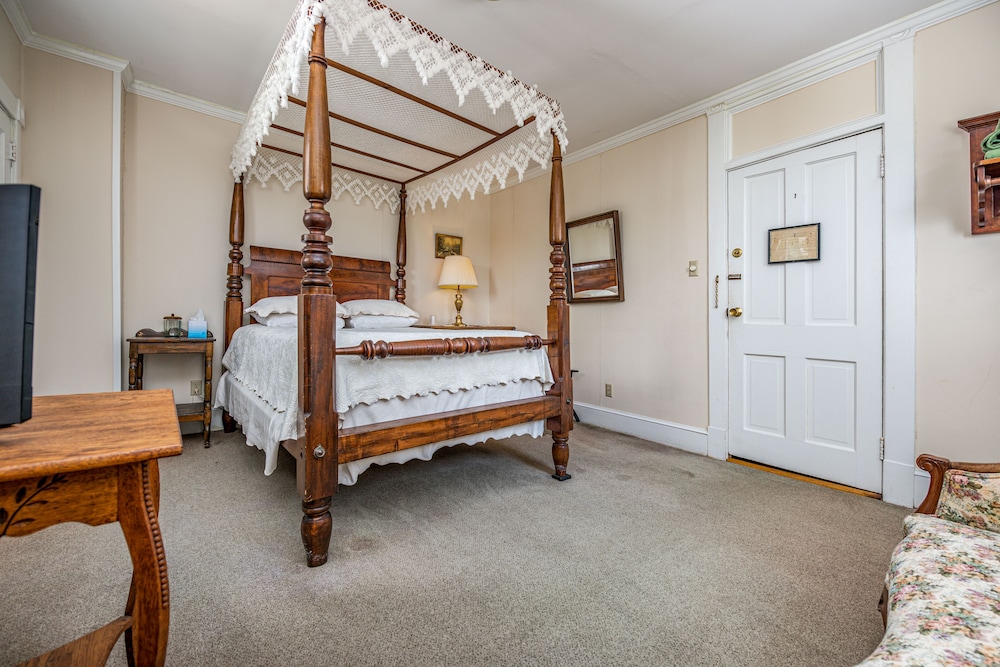 Wayside Inn