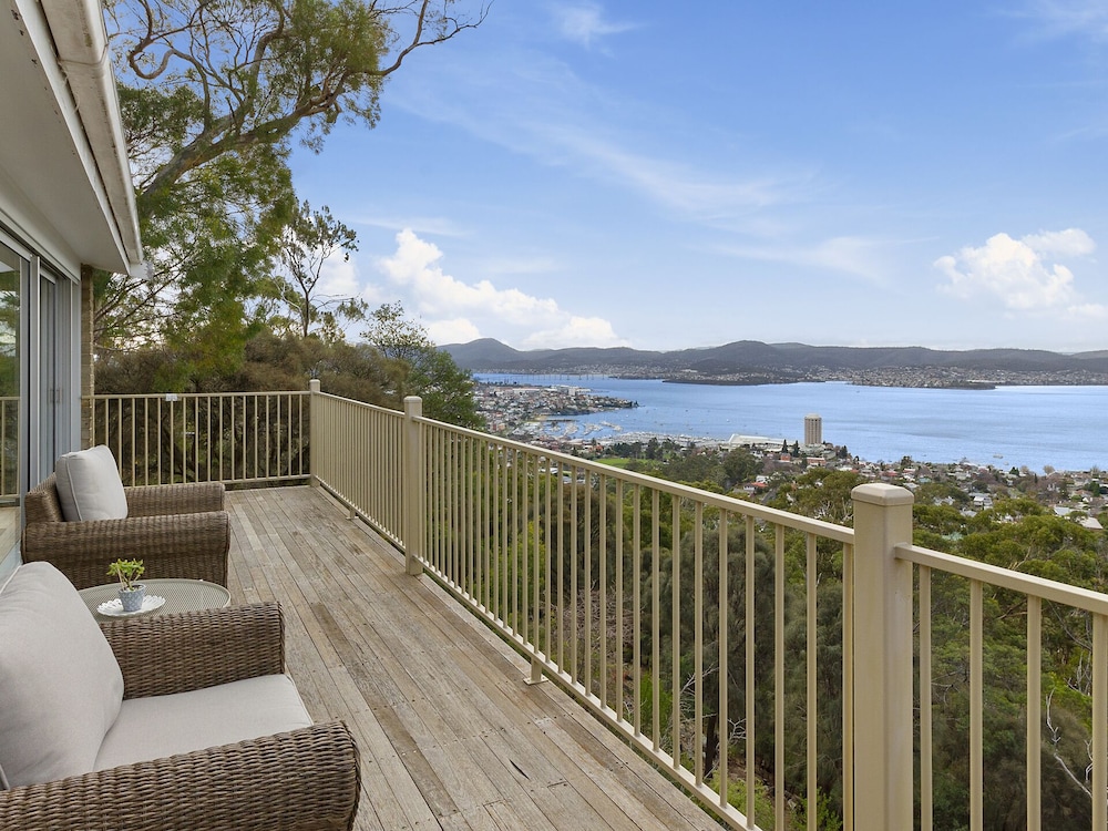 Spectacular Views - 4 Bedroom House