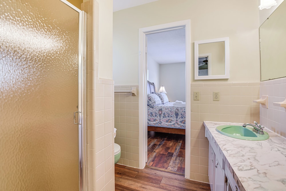 6 Mi to Anna Maria Island: Modern Bradenton Home