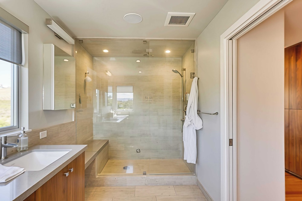 Coplan Vineyards by Avantstay 10-acre Estate w/ Pool, Spa, Bocce & Designer Interiors
