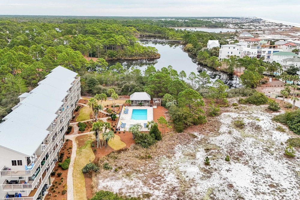 2 Condos, Steps to the Beach Pool+hot Tub, Balcony Lounge Triton & Sea Haven