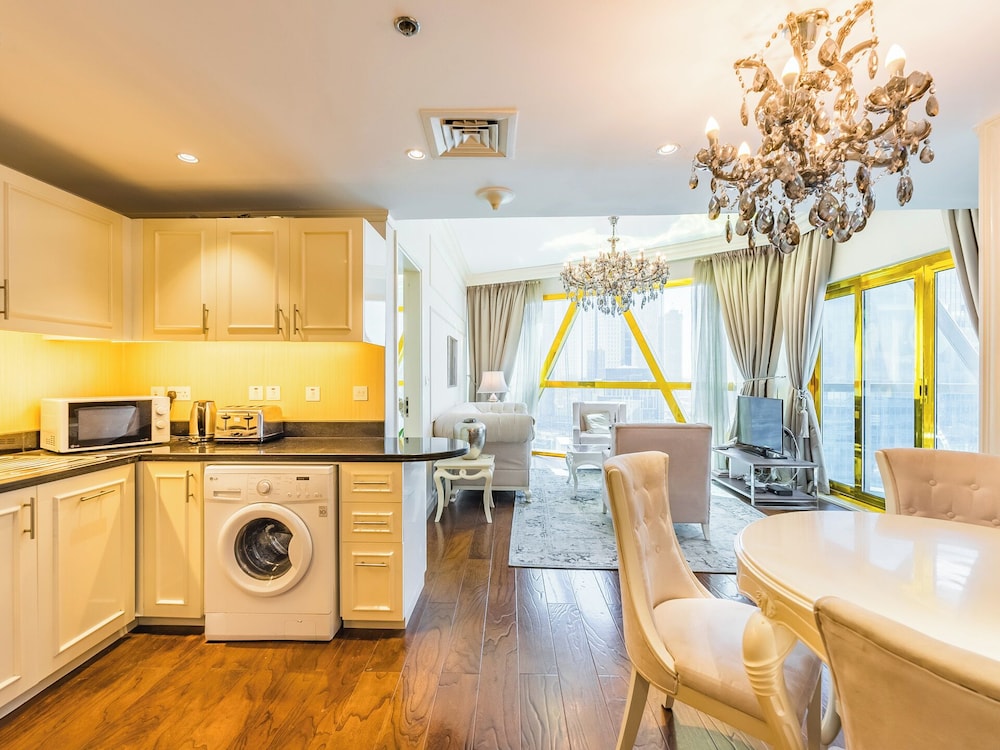 Luxury Spacious Condo in the Iconic Park Towers