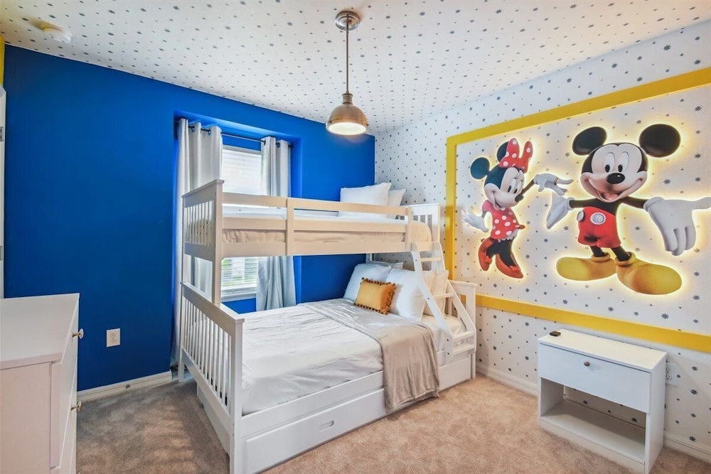 Luxury Villa w/ Pool & Disney Themes Solterra