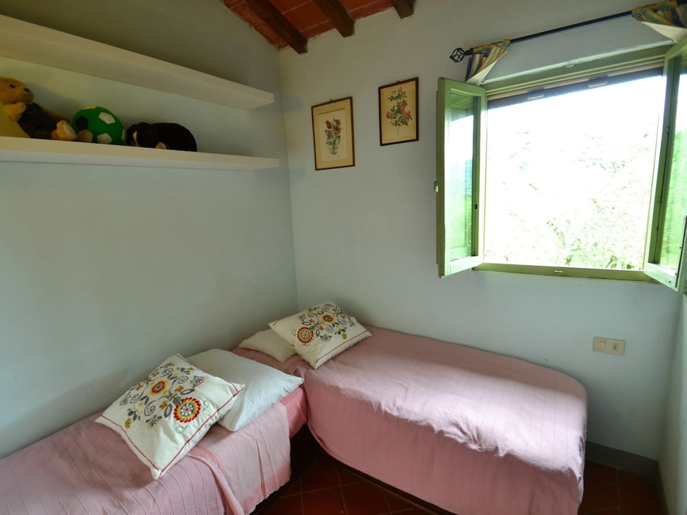 Bright Farmhouse in Montecatini Terme With Swimming Pool photo 4