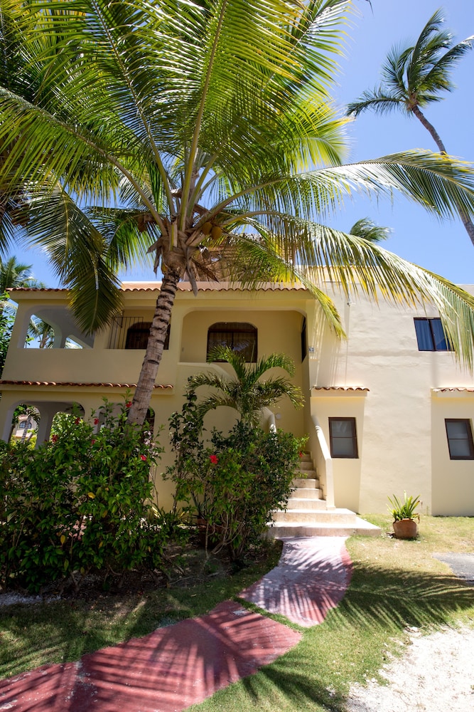 Los Corales Beach Village