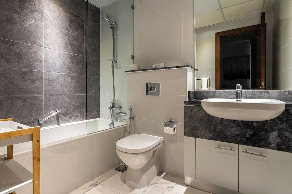 SIMPLY COMFORT Luxury 2Br Apt with Stunning Views Amna Tower