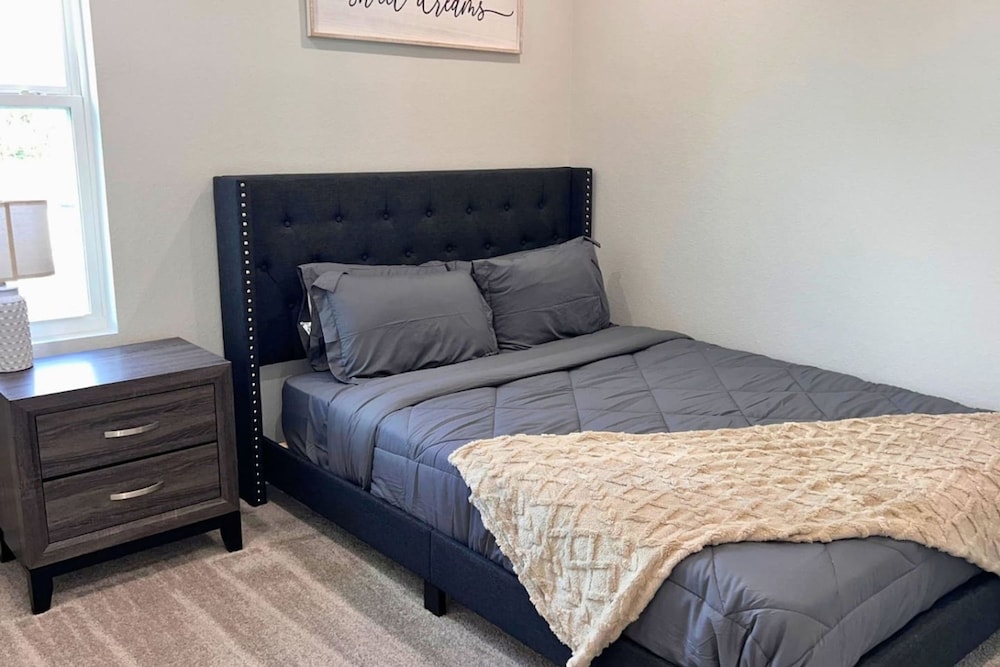 Gated 3BR Home 10 Mins Downtown