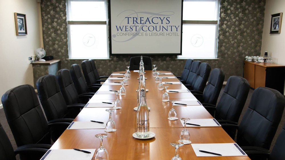 Ennis Vacations - Treacy's West County Conference  Leisure Centre - Property Image 4