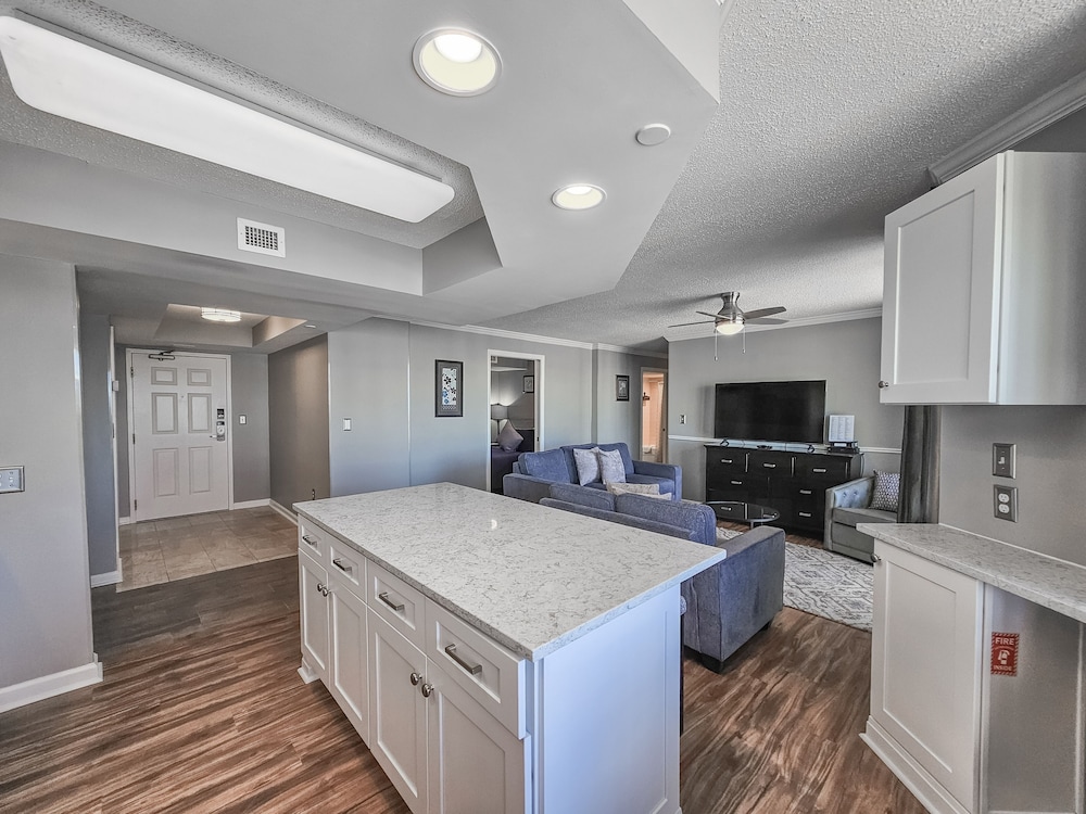 1707 Brighton, impressively remodeled, 3 bedroom ocean view 3 Condo