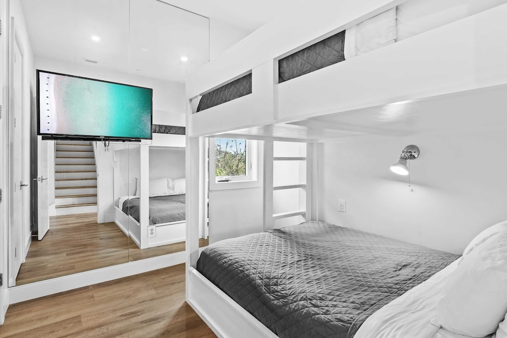Crest One by Avantstay Rooftop Views, Pool Access, Golf Cart Included