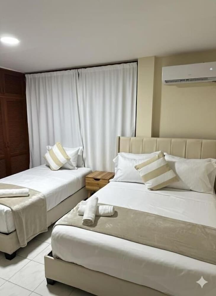 HOTEL LADYMAR