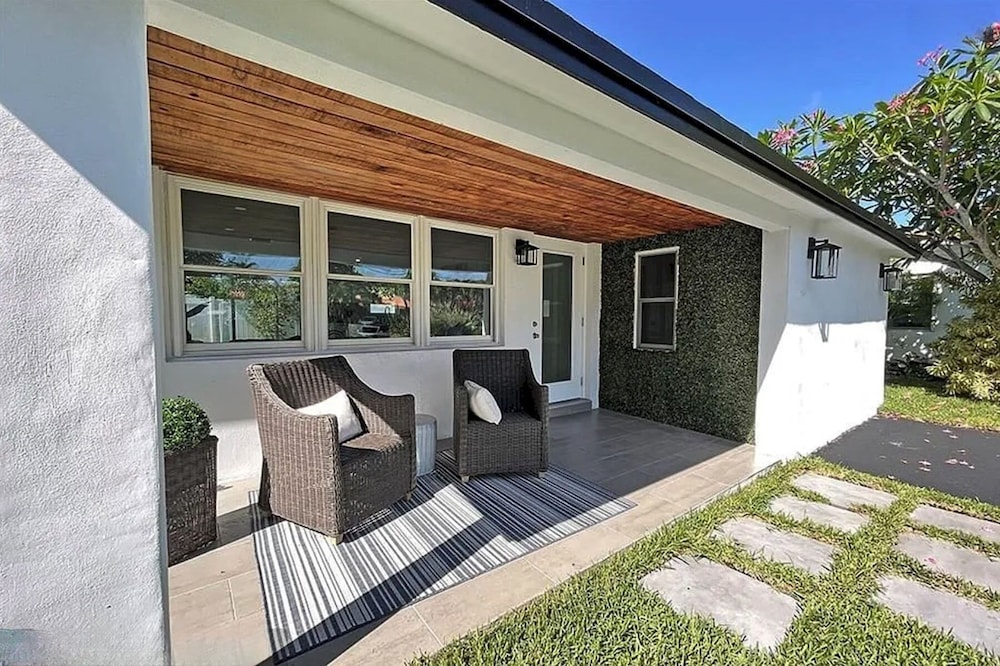 Chic 3BR 2BA Getaway With Private Pool Oasis